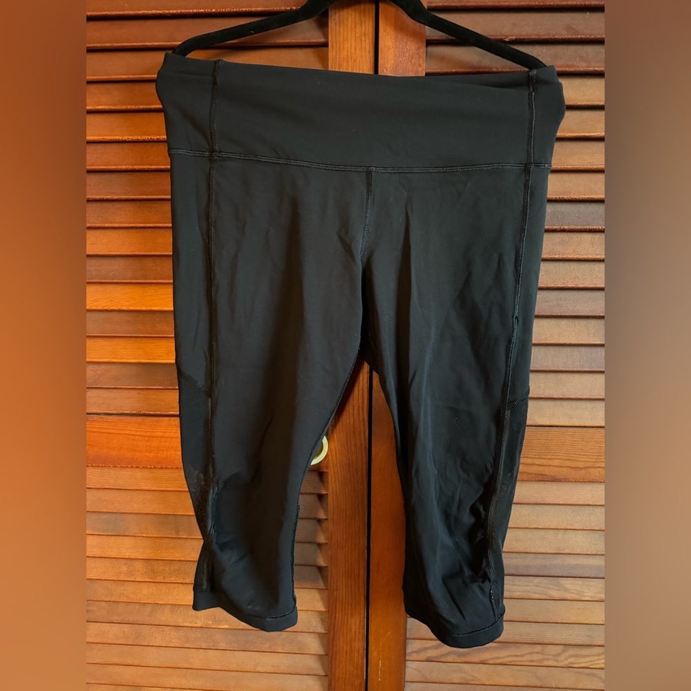 Lululemon Black Mid-Rise Cropped Workout Leggings || sheer on bottom calf